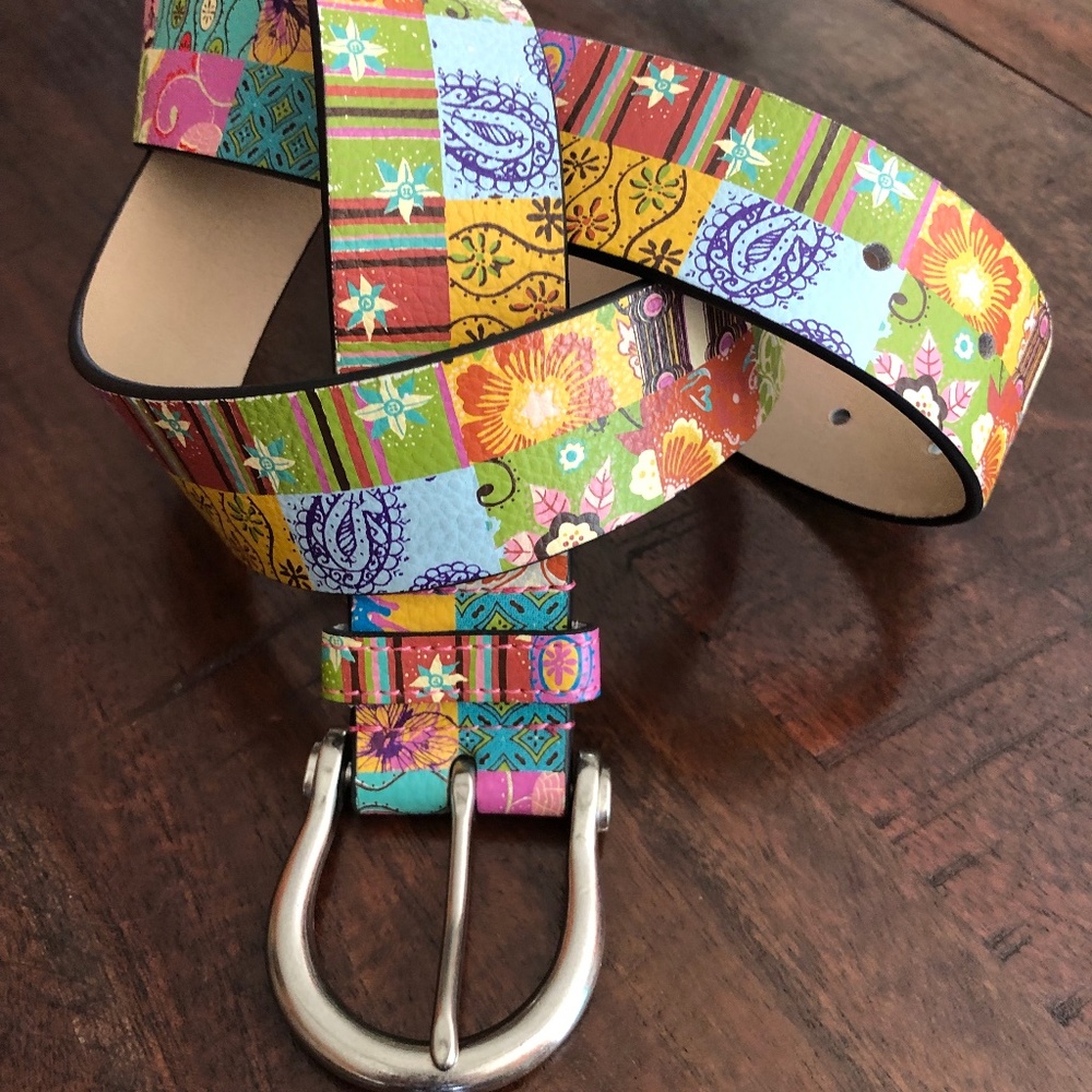 Fossil flowered belt